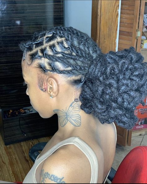 Loc Hairstyles Bun, Dreadlocks Bun Hairstyles, Loc Bun Hairstyles, Loc Bun Styles, Bun Hairstyles For Black Women, Loc Bun, Dreadlocks Hair Care, Dreads Styles For Women, Hair Locs