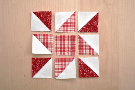 Mini Patchwork, Patchwork Blocks, Christmas Patchwork, Quilting Designs Patterns, Bells Christmas, Scrap Fabric Crafts, Fabric Christmas Ornaments Diy, Scrappy Quilt Patterns, Quilt Square Patterns