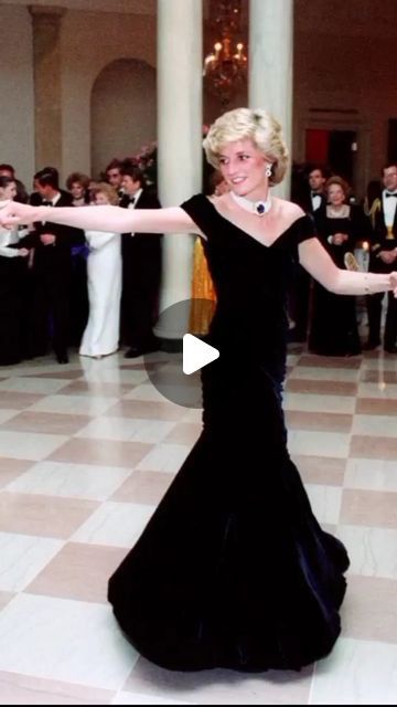 John Travolta Dancing, Princess Diana Daughter, Palm Mehndi Design, Belly Dancing Videos, Estilo Real, Lady Diana Spencer, John Travolta, Diana Spencer, Princesa Diana