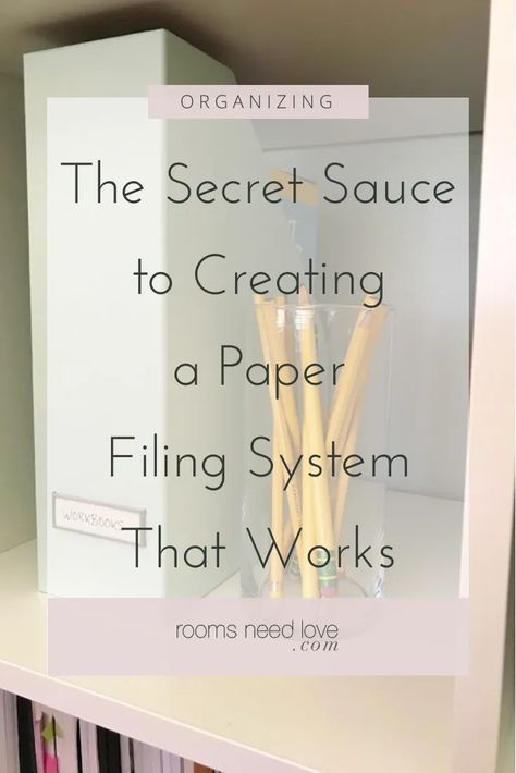 The Secret Sauce to Creating a Paper Filing System That Works. Need to start organizing paper, but need a filing system that works? Try this paper organization tip. Paper Organization System, Office Filing System, Home Filing System, Make Labels, Diy Home Updates, Mom Time Management, Organizing Paperwork, Home Edit, Paper Clutter