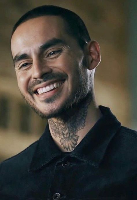 Rio From Good Girls Aesthetic, Good Girl Bad Boy, Manny Montana, Man With Tattoos, Cool Wallpapers For Girls, Hot Mexican Men, Estilo Cholo, Latino Men, Julian Casablancas