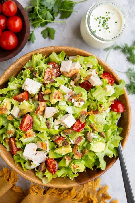 Avocado Ranch Salad, Chicken Bacon Avocado, Chicken Avocado Salad, Chicken Bacon Ranch Wrap, Ranch Salad, Avocado Ranch, Bacon Chicken, Leafy Green Salads, Avocado Salad Recipes