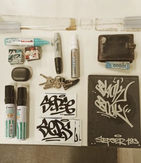 Graffiti Text, Inspo Art, Graffiti Words, Graffiti Writing, Graphic Book, Graffiti Doodles, Graffiti Tagging, Graffiti Style Art, Collage Phone Case