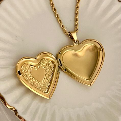 Love at first sight ✨ You can never go wrong with a classic heart locket necklace. In frame Classic Heart Locket Necklace - 18K Gold Plated #peachyaccessories_official #jewellery #jewellerydesign #necklace #layerednecklaces #modernjewelry #modernjewellery Gold Heart Locket, Heart Locket Necklace, Stacked Necklaces, Gift Suggestions, Gold Aesthetic, Branding Ideas, Gold Locket, Gold Heart Necklace, Classic Frame