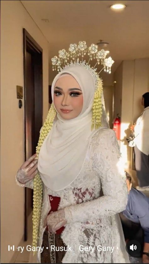 Wedding Jawa Hijab, Pengantin Jawa Hijab, Wedding Dress Hijab, Muslim Wedding Gown, Javanese Wedding, Kebaya Wedding, Adat Jawa, Wedding Wishlist, Muslimah Wedding Dress