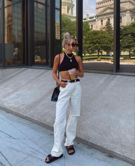 City Vibes Outfit, Soho Outfits Nyc, Beach City Outfit, Outfit Ideas New York City Summer, New York Summer Outfits 2023, Chicago Aesthetic Outfits Summer, New York Fits Summer, Nyc Summer Outfits 2023, Summer City Break Outfit