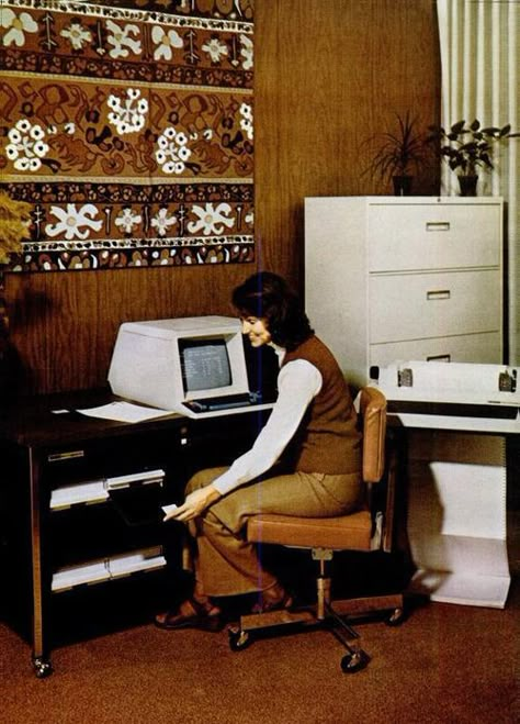 Digital office, 1975 1980s Office, 1960s Office, 70s Office, Alter Computer, Vintage Secretary, 1970s Decor, Computer Education, Vintage Technology, Vintage Computer