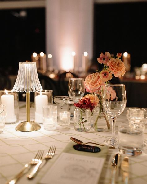 Dreamy wedding reception setup featuring elegant black infinity chairs, modern linens, lux tableware, custom signage and lush florals dotted with moody candles and jazz-club lamps. All this under a twinkly 24 foot wide gold chandelier. Perfectly capturing the chic, speakeasy feel that N&R love. photographer: @joshua_kane_photography Wedding Table Lamps Decoration, Jazz Club Wedding Theme, Wedding Lamps Decoration, Table Lamps Wedding, Table Lamp Wedding, Wedding Table Lamps, Lamp Centerpiece Wedding, Wedding Table Scape Ideas, Black Wedding Chairs