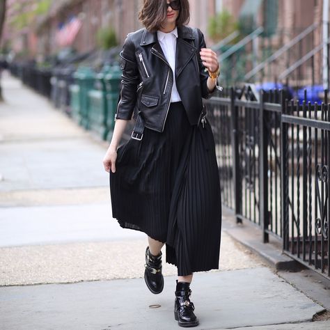 Tati Salia on Instagram: “🕶 #ootd#wwwspring30” Neutral Color Outfits, All Saints Leather Jacket, Color Outfits, Leather Jacket Outfits, Goth Outfits, Laid Back Style, Casual Fall Outfits, All Saints, Casual Fall