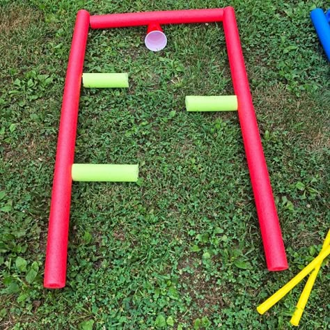 Pool Noodle Mini Golf, Table Golf Game, Pool Noodle Golf Course, Diy Golf Game, Backyard Golf Games, Diy Golf Course, Diy Putt Putt Golf Course, Diy Mini Golf Course Ideas, Mini Golf Course Diy