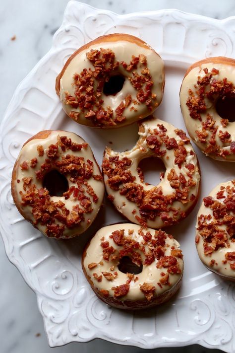 Maple Bacon Doughnut, Fall Donuts Aesthetic, Doughnut Flavor Ideas, Maple Bacon Donuts Recipe, Bacon Donuts Recipe, Bacon Doughnut, Framers Market, Cronut Recipe, Bacon Bagel