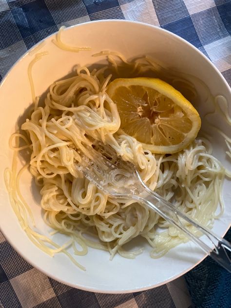 Angel Hair Pasta Aesthetic, Lemon Pasta Aesthetic, Cream Pasta Aesthetic, Lemon Dinner, Angel Hair Pasta Recipes, Pasta Aesthetic, Aesthetic Lunch, Lemon Pasta Recipes, Lemon Spaghetti