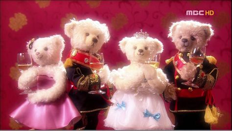 ...Goong -- the famous MBC teddy bears... Princess Hours, Thai Drama, 인물 사진, The Memories, Drama Movies, The Thing, Teddy Bears, Korean Drama, A Man