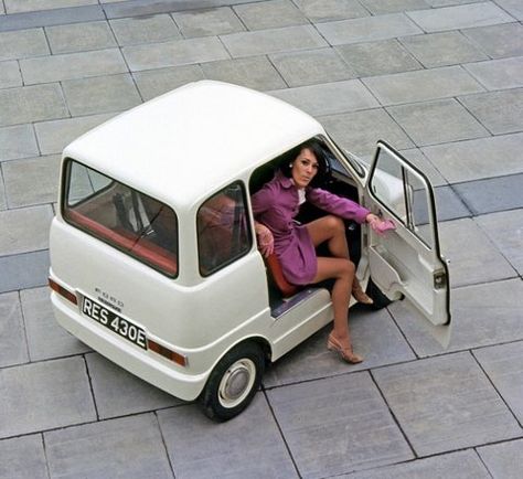 Ford Electric Car, Mini City, Tiny Cars, Microcar, Porsche Classic, Weird Cars, White Car, Porsche Carrera, City Car