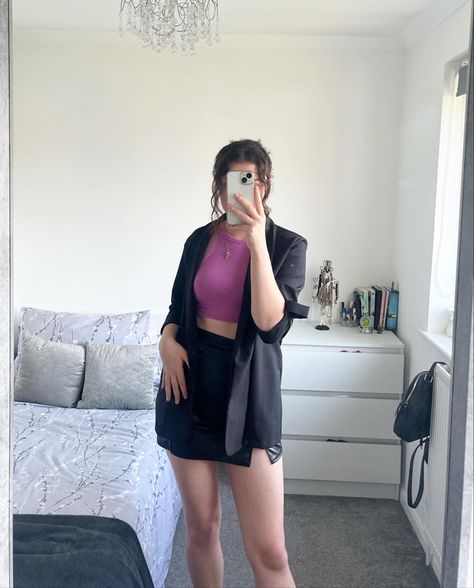 Zara. Pretty little thing. Faux leather skirt. Black blazer. Purple racer crop top. Evening outfit. Cocktail bar outfit. Drinks with the girls. Fun outfit. Pop of colour. Purple. Skirt With Split, City Wear, Purple Crop Top, Zara Crop Top, Faux Leather Skirt, Pretty Little Thing, Black Blazer, Black Crop Tops, Zara Black