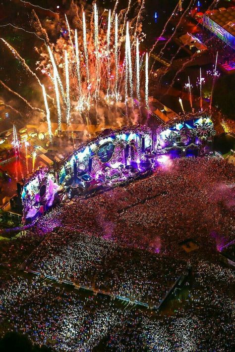 Tomorrowland Music Festival, Tomorrowland Festival, Future Concert, Concert Crowd, Concert Stage Design, A State Of Trance, Festival Aesthetic, Dream Music, Concert Stage