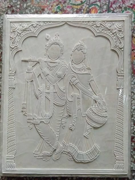 Radha Krishna Tanjore Paintings, Radha Krishna Clay Art, Relief Painting Designs, Relief Art Paintings, Radha Krishna Lippan Art, Krishna Lippan Art, Lipan Art, 3d Relief Art, Relief Painting