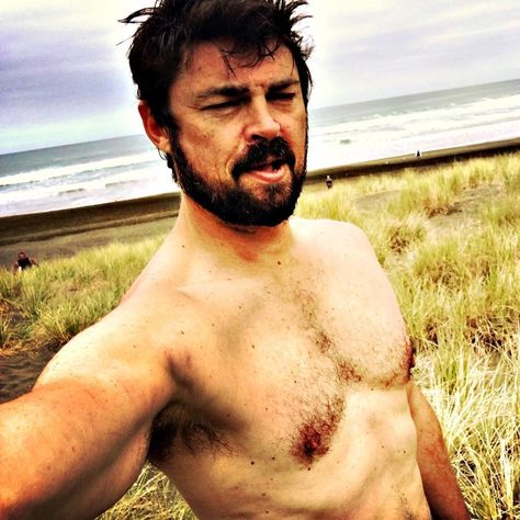 Karl Urban on Instagram: “💗West coast waves💗 🇳🇿🇳🇿🇳🇿🇳🇿🇳🇿🇳🇿🇳🇿🇳🇿🇳🇿🇳🇿 #surfing #nz” Karl Urban Kirill, Karl Urban Gif, Karl Urban Shirtless Pictures, Bones Star Trek Karl Urban, Grass Karl Forester, Billy Butcher, Male Faceclaims, Invincible Comic, Handsome Older Men