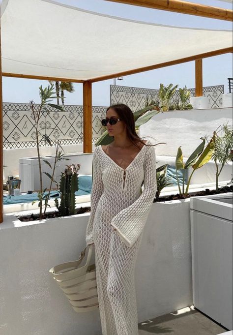 Beach dress coverup outfit holiday vacation summer outfit inspo aesthetic Instagram story eurosummer Italy mallorca knit crochet maxi midi ootd beach sun ocean sea ruch girl old money casual dinner drinks restaurant Coverup Outfit, Vacation Dinner Outfit, Kiara Dress, Knit Beach Dress, Greece Outfit, Knit Summer Dress, Europe Travel Outfits, Sea Dress, Crochet Beach Dress