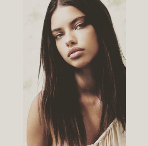 Jasmin Tookes, Adriana Lima Style, Adriana Lima Young, Hair Stripes, Vs Models, Doutzen Kroes, Gisele Bündchen, Model Aesthetic, Victoria Secret Angels