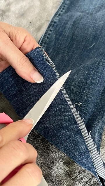 How To Fray Jeans, Fit Jeans Diy, Frayed Jeans Diy, Jean Bottoms, Frayed Bottom Jeans, Diy Distressed Jeans, Jean Jewelry, Chicken Burrito, Smothered Chicken