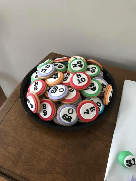 Bingo Cookies Bingo Cookies Decorated, Bingo Snacks Ideas, Bingo Cake Pops, Bingo Night Decorations, Bingo Party Food, Bingo Decorations Ideas, Bingo Themed Party Ideas, Bingo Cupcakes, Bingo Birthday Party Theme