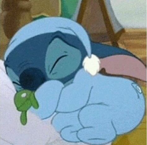 Sleepy Stitch: Toothless And Stitch, Stitch Quote, Images Disney, Lilo Y Stitch, Film Anime, Lilo Et Stitch, Cute Stitch, Art Disney, Lilo Stitch