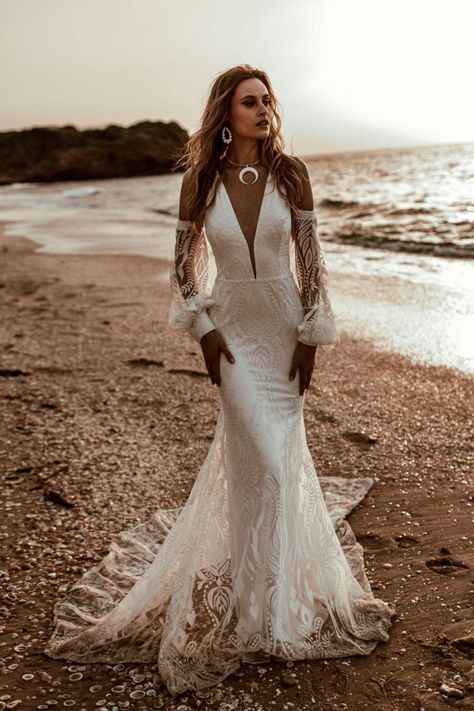 Mull Scotland, Rish Bridal, Wedding Gown With Sleeves, Gown With Sleeves, Latest Gowns, Mermaid Wedding Gown, Royal Train, Boho Bridal Gowns, Dress Mermaid