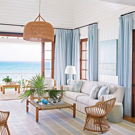 Interior Designer Suzanne Kasler Revives a Harbour Island, Bahamas, Home to Fresh, Sunlit Splendor Spanish Home Decor, Modern Coastal Home, Modern Coastal Decor, English Country Decor, Harbour Island, Industrial Interior Design, Popular Decor, Coastal Living Room, Decor Guide