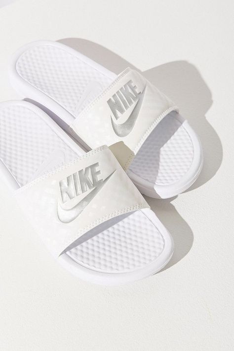 White Nike Slides, Nike Slippers, Nike Free Runners, Nike Benassi, Dream List, Nike Slides, Nike Sale, Discount Nikes, Nike Trainers