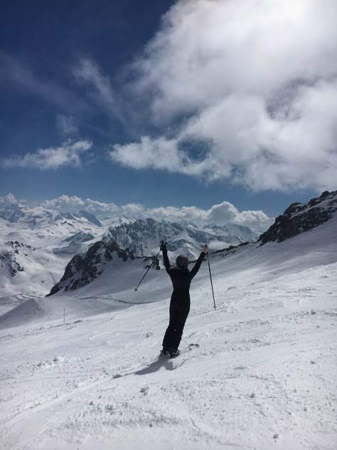 #tignes #france #french #ski #skiing #skiingholiday #skiingoutfit #holiday #travel #travelblog #bucketlist #bucketlisttravel Skiing France, Ski Photo Ideas, Birthday Ski Trip, Tignes France, Skiing Tips, Chalet Girl, Ski Vibes, Alps Skiing, France Winter