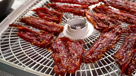 Korean Bbq Jerky Recipe, Korean Beef Jerky Recipe, Beef Jerky Marinade, Spicy Korean Beef, Pork Jerky, Korean Recipe, Jerky Recipe, Beef Marinade, Crispy Beef