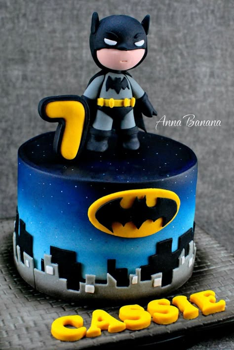 Blue Batman Cake, Batman Birthday Cake Ideas, Batman Cakes For Boys, Batman Theme Cake, Batman Cake Design, Easy Batman Cake, Batman Cake Ideas, Boys Bday Cakes, Batman Birthday Party Ideas