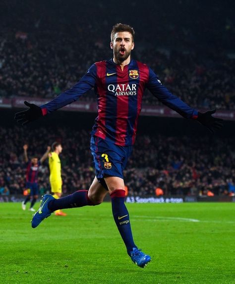 Pique Barcelona, Soccer Posters, Liverpool Football Club Wallpapers, Male Athletes, Gerard Pique, Villarreal Cf, Barcelona Futbol Club, Barcelona Players, Barcelona Team