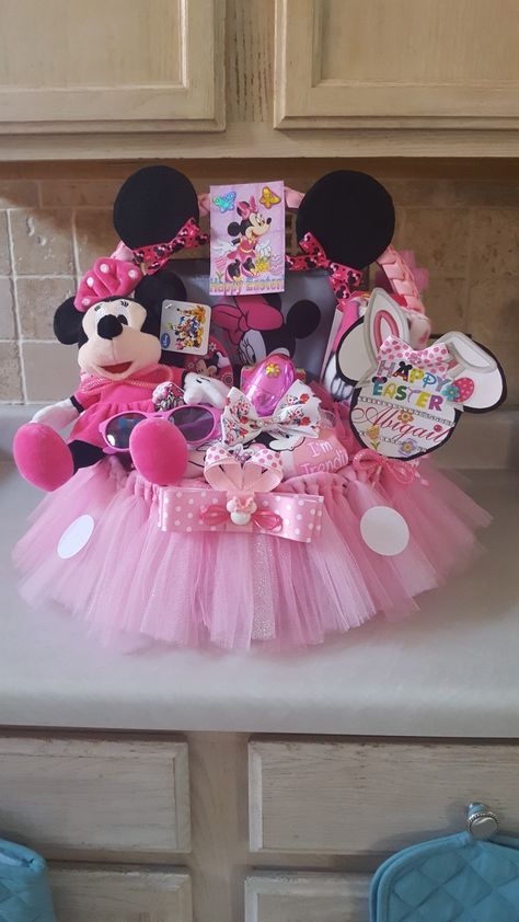 Minnie Mouse Easter Basket, First Easter Basket, Summer Gift Baskets, Minnie Mouse Gifts, Mickey Mouse Gifts, Minnie Mouse Birthday Party Decorations, Minnie Mouse Toys, Unique Gift Baskets, Girl Gift Baskets