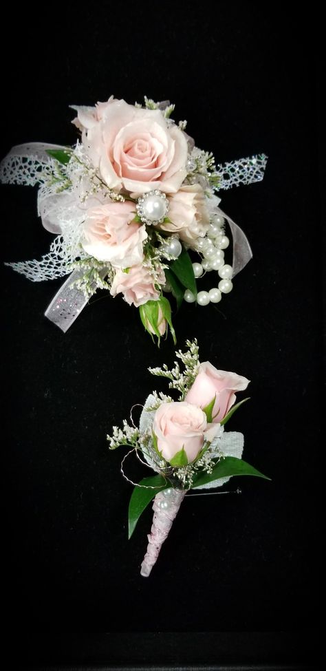 Light pink roses with pearl accents Light Pink Prom Corsage, Corsage With Pearls, Light Pink Corsage, Light Pink And White Bouquet Prom, Corsage Pink And White, Light Pink And White Corsage, Corsage Light Pink, Pink Corsage, Prom Fits