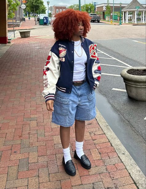 Streetwear Varsity Jacket, 2023 Jackets, Make An Outfit, 90s Fashion Outfits, Looks Street Style, Skirt Mini, Streetwear Fashion Women, Swaggy Outfits, Cute Simple Outfits