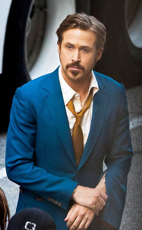 Nice 'stache! Gosling leaves the Atlanta set of his new movie The Nice Guys. Ryan Gosling Wallpaper, Holland March, The Nice Guys, Games Icon, Райан Гослинг, Monday December, Blade Runner 2049, Nice Guys, December 22