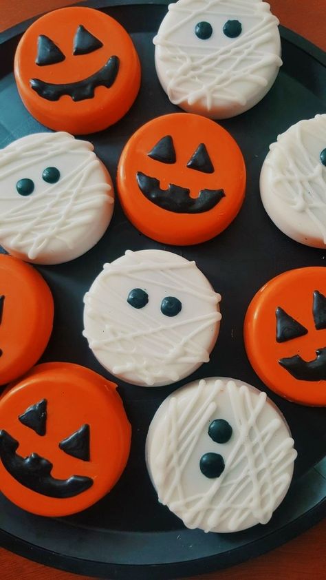 Oreo Chocolate Covered, Fall Filter, Oreo Treats, Halloween Oreos, October Baby Showers, Fun Halloween Treats, App Filter, Oreo Chocolate, Ghost Cookies