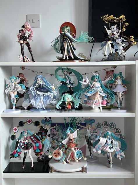 Miku Hatsune Figures, Miku Room, Miku Figures, Miku Figure, Figurine Display, Art Toys Design, Women Summer Dress, Otaku Room, 3d Figures