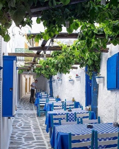 Greek Cafe, Naxos Greece, Naxos Island, Greek Decor, Greek Blue, Greek Restaurants, Greek House, Kusadasi, Cyclades Islands