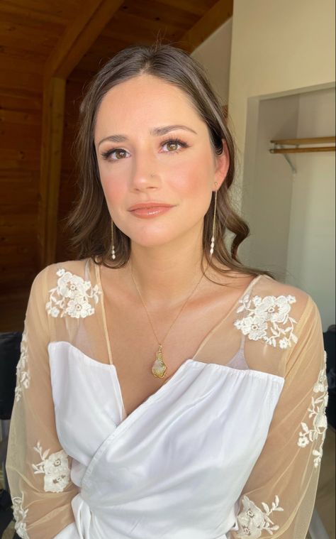 Natural Makeup Looks Bridesmaid, Glowy Minimal Bridal Makeup, Luminous Bridal Makeup, Glowy Fall Wedding Makeup, Soft Neutral Makeup Wedding, Bridal Lip Color Natural Looks, Bridal Makeup For Brown Eyes Pale Skin, Bridal Makeup Without False Lashes, Soft Neutral Bridal Makeup