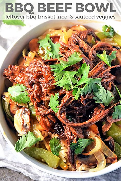 Serve up a deliciously satisfying dinner easily with this Beef Bowl Recipe. Leftover BBQ slow cooker brisket and fresh sauteed vegetables are served a top a bowl of rice and makes an easy dinner recipe everyone will love! #LTGrecipes #rice #bbq #beef #easydinner #mealplan #bowlrecipe #ricebowl Brisket Bowl Recipe, Leftover Bbq Beef Recipes, Brisket Bowl, Supper Inspiration, Beef Bowl Recipe, Meal Bowls, Desserts Nutella, Takeout Recipes, Slow Cooker Brisket