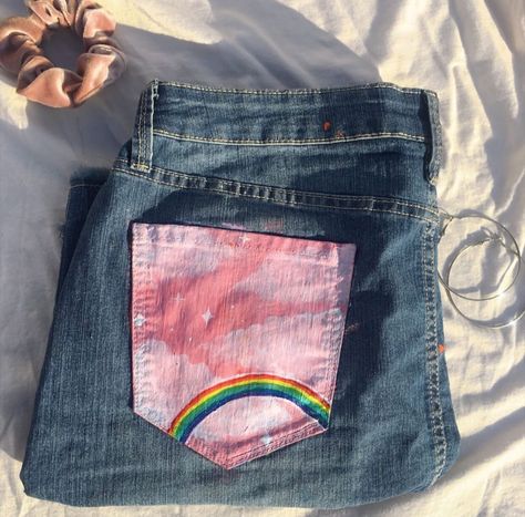 Jeans Painting Ideas Aesthetic Easy, Painted Jean Jacket Ideas Easy, Jeans Jacket Painting Ideas Aesthetic, Denim Jacket Painting Ideas Easy, Painting On Jeans Ideas Easy, Jeans Painting Ideas Aesthetic, Shirt Painting Ideas Aesthetic, Denim Jacket Diy Paint, Denim Painting