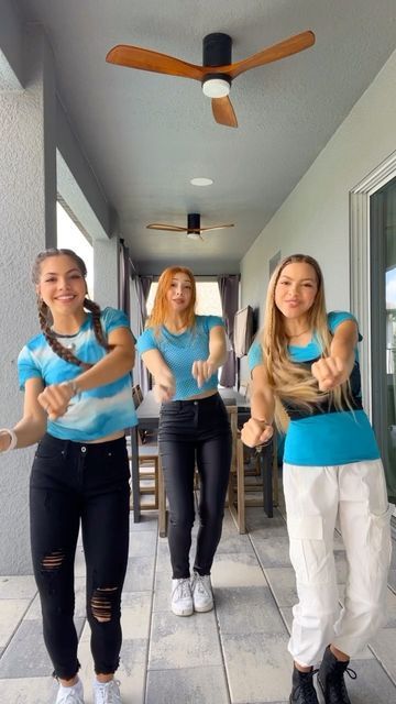 ✨Triple Charm✨ on Instagram: "HAPPY FRIDAY!! 😆⚡️💙 #reels #dance #trending #explorepage #sisters #discover #feature" Triple Charm Sisters, Harper Zilmer, Reels Dance, Triple Charm, Sorority Poses, Charmed Sisters, 3 Sisters, Crazy Stuff, Two Sisters