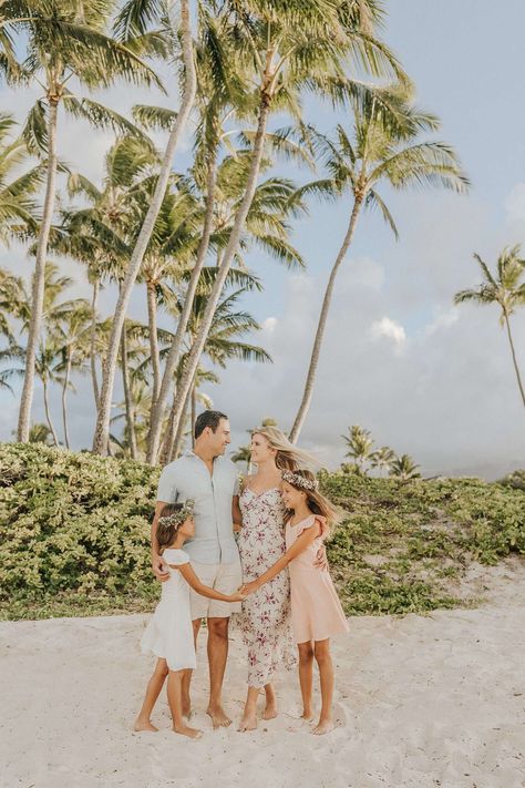 Tips for a Smooth Beach Family Photoshoot | Hawaii Family Photography | Oahu Family Photographer Hawaiian Family Photos, Tropical Family Photos, Family Photos In Hawaii, Hawaii Family Photoshoot Outfits, Hawaii Family Photoshoot, Pictures In Hawaii, Beach Family Photoshoot, Hawaii Pics, Hawaii Photos