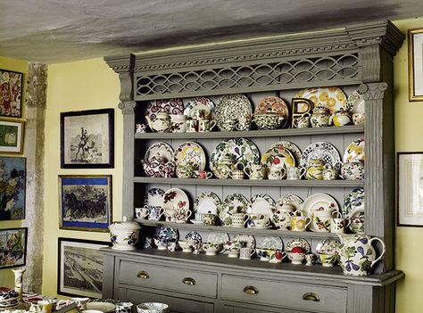 Kitchen dresser (Photo: Emma Bridgewater / Hodder & Stoughton) Styling A Dresser, Emma Bridgewater Dresser, Dresser Inspo, Antique Welsh Dresser, Dresser Styling, Emma Bridgewater Pottery, Hutch Decor, Cosy Kitchen, Welsh Dresser