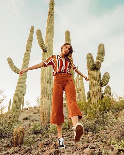 Do things you want to do, just for the kicks 🌵🖤 @jort_ & I have been traveling all day and are sooo excited to be somewhere new! It’s so… Arizona Photoshoot Outfits, Az Desert Photoshoot, Cactus Photoshoot Ideas, Sedona Arizona Photoshoot, Joshua Tree Photoshoot Ideas, Arizona Desert Photoshoot, Phoenix Arizona Outfits, Arizona Photoshoot Ideas, Desert Graduation Pictures