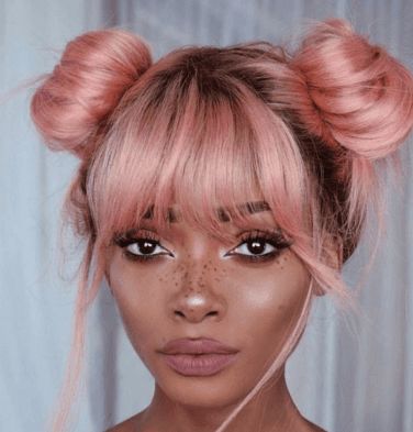 Does Gunna Have A Sidechick? Rapper's Girlfriend Jai Nice Appears To Threaten A Woman Named Heather Rose | YourTango Short Emo Hair, Two Buns Hairstyle, Hair Color Rose Gold, Peinados Recogidos, Rose Gold Hair, Pastel Hair, Short Hair With Bangs, Teen Hairstyles, Fall Hair Color