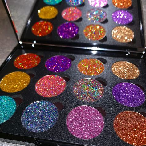 Glitter Makeup Palette, Hogwarts Script, Glitter Palette, Extreme Makeup, Rhinestone Makeup, Everyday Makeup Tutorials, Beauty Hacks Nails, Glitter Eyeshadow Palette, Makeup Is Life